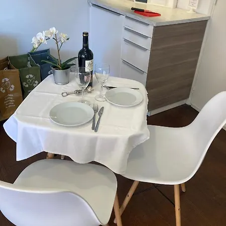 ベッド・アンド・ブレックファスト Cannes City B&B カンヌ